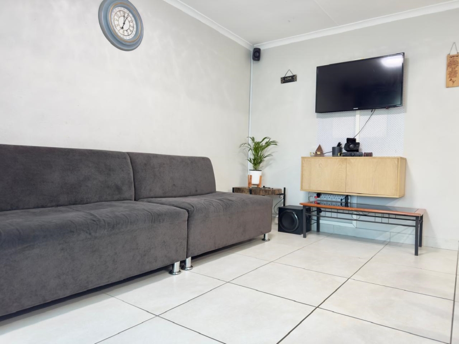  Bedroom Property for Sale in Lentegeur Western Cape